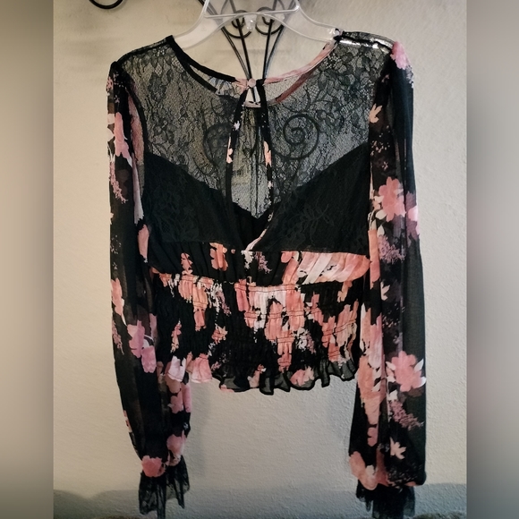 Free People Lace Floral Top. NWT Size Small. Excellent Condition - Picture 7 of 14